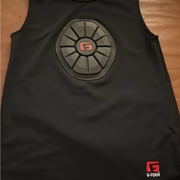 G-Form Black Pro sternum shirt- youth medium - Picture 1 of 2